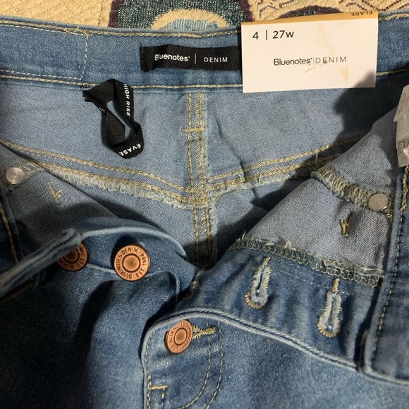 NWT flared jeans - Picture 4 of 8